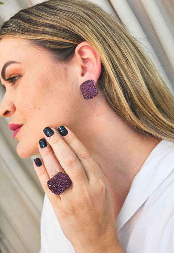 Anel Estela retangular com pedras ametista banhado no vintage