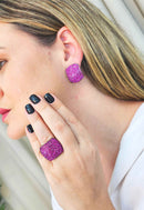 Brinco Estela retangular com pedras fucsia banhado no vintage