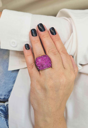 Anel Estela retangular com pedras fucsia banhado no vintage