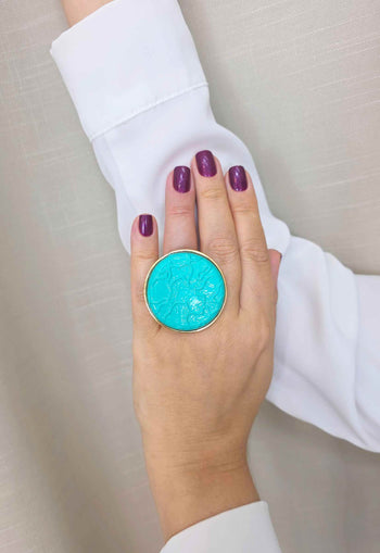 Maxi Anel Marlene: Metal Redondo Esmaltado Azul Turquesa no Dourado | By Sahara Acessórios