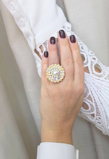 Anel Nilcéia redondo com perolas e strass boreal banhado no dourado