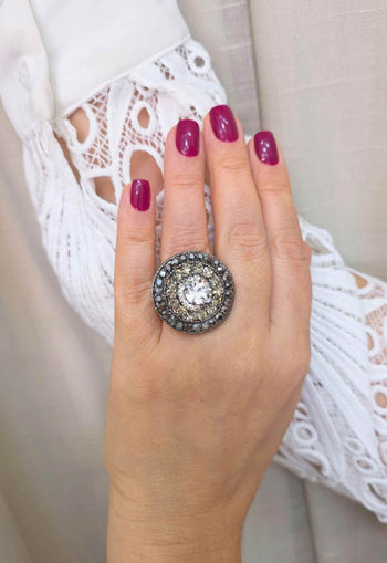 Anel Kendra redondo com pedras cristal e hematite banhado no grafite
