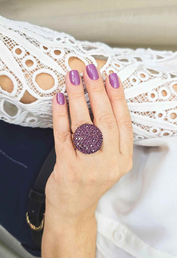 Anel Natalie redondo de pedras ametistas banhado no vintage