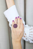 Anel Natalie redondo de pedras ametistas banhado no vintage