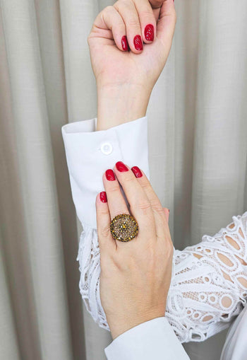 Anel Tatiana redondo com pedras aurum banhado no vintage