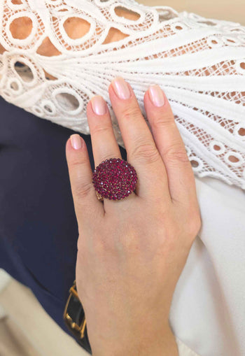Anel Duna: Com Pedras Vermelhas Banhado no Vintage | Look Ousado e Atemporal