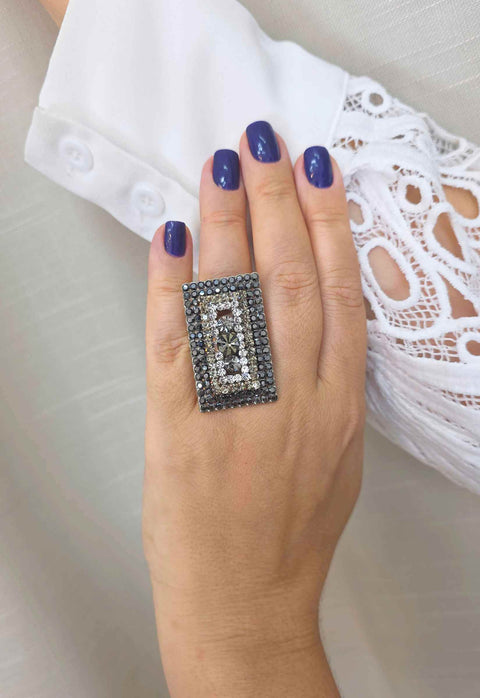 Anel Débora: Retangular com Pedras Hematite e Cristal Banhado no Prata | Noite Inesquecível