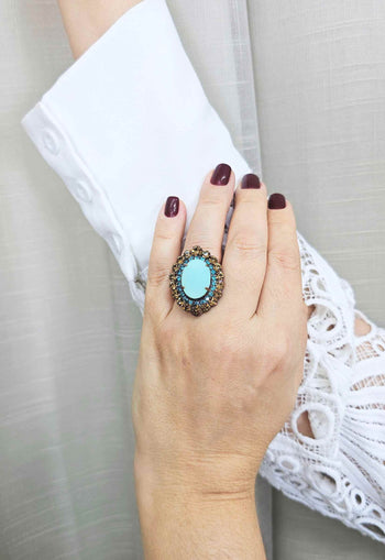 Anel Radiância com pedras marrons e tons de azuis banhado no vintage