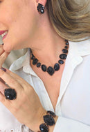 Anel Vanusa: Oval Elegante com Pedras Pretas no Vintage | Brilho na Medida
