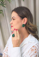 Anel Ariel: Elegante Oval com Pedras Verde Esmeralda no Vintage | Peça Exclusiva