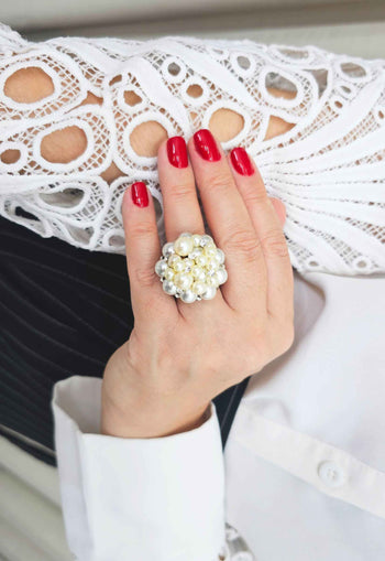 Anel Serafina redondo com perolas banhado no vintage