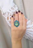 Anel Izaura oval com strass e gota verde banhado no vintage