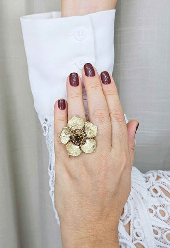 Anel Margarida em formato de flor banhado no dourado