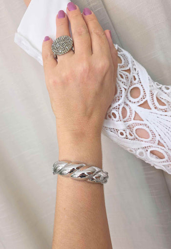 Bracelete Guiomar Silver: Moderno de Metal no Prata | Sahara Acessórios