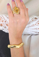 Bracelete Cleide Gold: Clássico de Metal no Dourado | Sahara Acessórios
