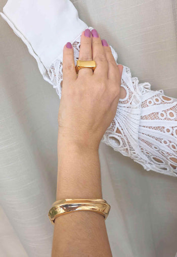 Bracelete Belmira Gold: Elegante de Metal no Dourado | Sahara Acessórios