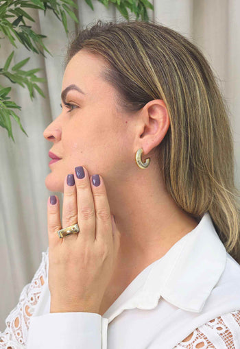 Brinco Marisol: Argola Clássica no Dourado | Destaque no seu Look