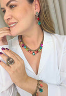 Brinco Flaviana: Comprido e Delicado de Gotas Coloridas no Ouro Velho | Seleção Especial da Dai