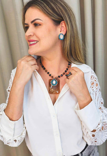 Brinco Paloma oval de pedra peach com azul banhado no vintage