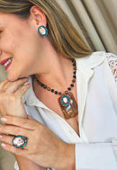 Brinco Paloma oval de pedra peach com azul banhado no vintage