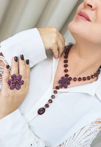 Brinco Avelina de flor com strass ametista banhado no vintage