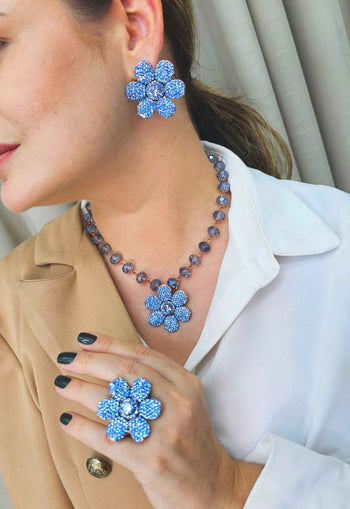 Brinco Avelina jeans de flor com strass azuis banhado no vintage