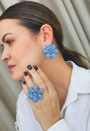 Brinco Avelina jeans de flor com strass azuis banhado no vintage