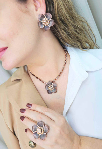 Brinco Margarida em formato de flor banhado no vintage