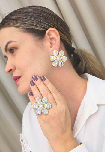 Brinco Samara de flor boreal banhado no dourado