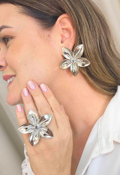 Maxi Brinco Florença: Formato de Flor com Strass Cristal Banhado no Prata | Destaque no seu Look