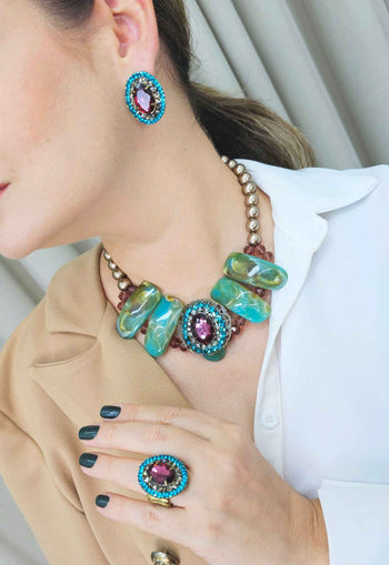 Brinco Sublime oval com pedras ametista, blue zircon e black diamond banhado no ouro velho