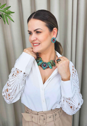 Brinco Sublime oval com pedras ametista, blue zircon e black diamond banhado no ouro velho