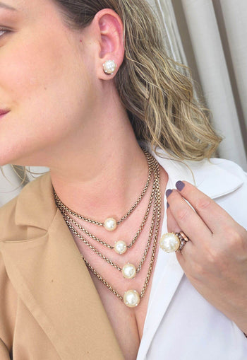 BRINCO FRANÇA DE PÉROLA COM APLICAÇÃO DE STRASS