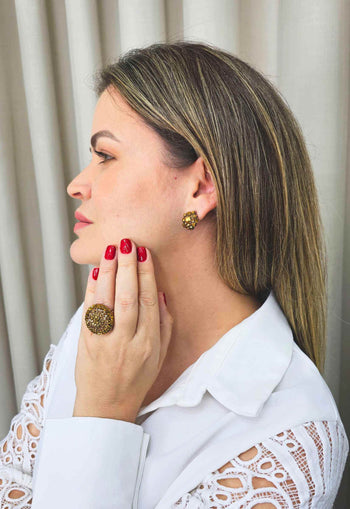 Brinco Tatiana com pedras aurum banhado no vintage