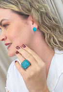 Brinco Noir pequeno de pedras blue zircon banhado no ouro velho