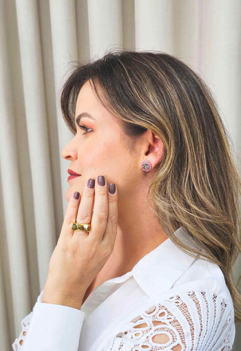 Brinco Vick Pétala redondo rosa e black diamond banhado no dourado