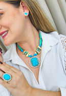 Brinco Vick Nina com pedras em tons de azul turquesa e cristal