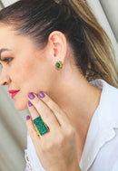 Brinco Dalila oval com pedras verde esmeralda banhado no dourado