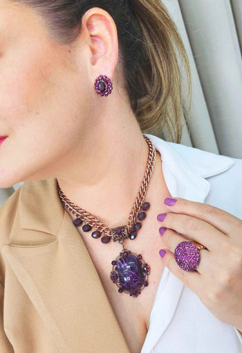 Brinco Natalie oval com pedras ametista banhado no vintage