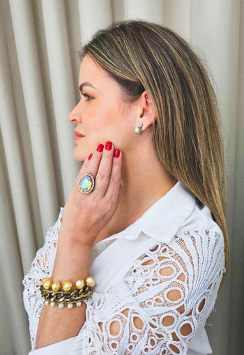 Brinco Emporium com perola no banho ouro velho