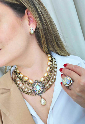 Brinco Emporium com perola no banho ouro velho