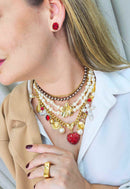 Brinco Festa de Gala pequeno de pedras vermelhas banhado no dourado