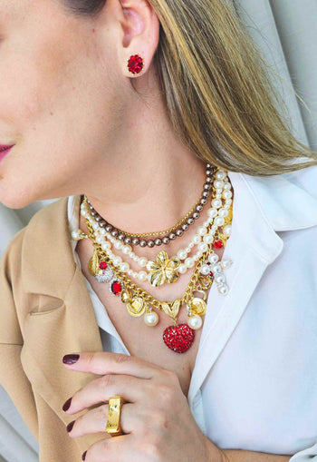 Brinco Festa de Gala pequeno de pedras vermelhas banhado no dourado