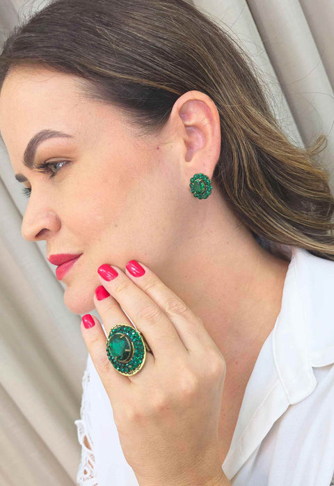 Brinco Jadeíta: Elegante Oval com Pedras Verde Esmeralda no Ouro Velho | Sahara Acessórios
