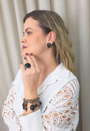 Brinco Janira redondo de pedras pretas banhado no ouro velho