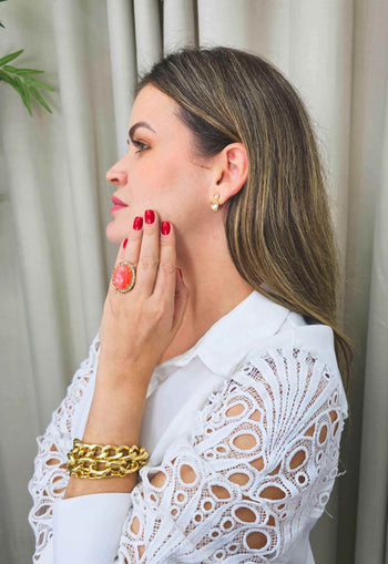 Brinco Valquíria delicado com pedras light peach banhado no dourado