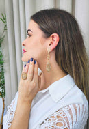 Brinco Malu de festa com pedras light peach banhado no dourado