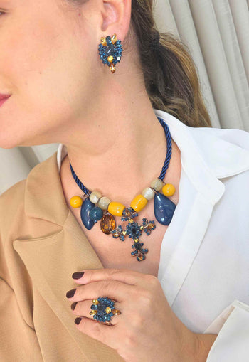 Brinco Tarsila: Elegante com Pedras Âmbar e Azul Marinho no Vintage | Peça Exclusiva