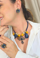 Brinco Tarsila: Elegante com Pedras Âmbar e Azul Marinho no Vintage | Peça Exclusiva