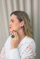 Brinco Maria Filó pequeno de pedras verde banhado no ouro velho